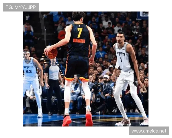 切特·霍姆格伦挡拆创造错位机会显著提升内线得分效率